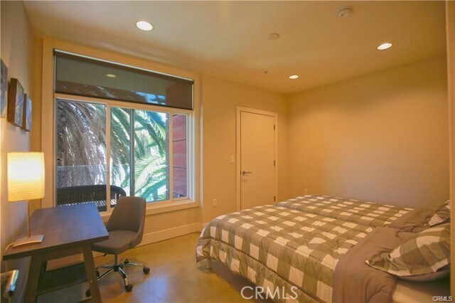 Building Photo - 133 S Los Robles Ave