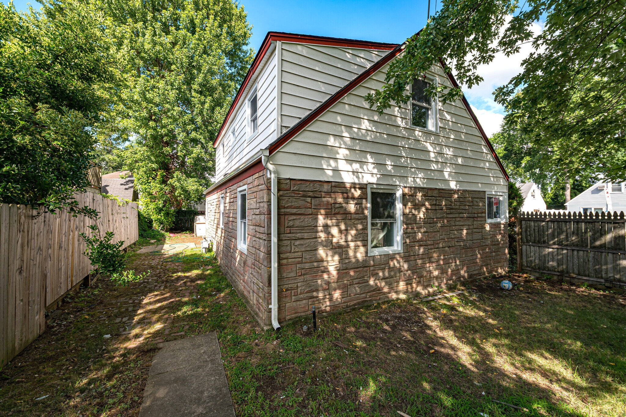 Building Photo - 2528 Marshall Ave