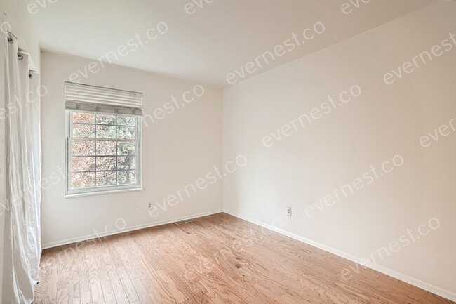 Building Photo - 10427 Holland Pl
