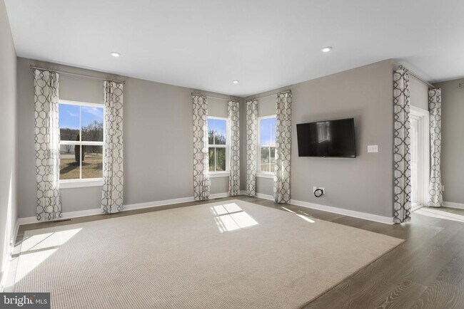 Building Photo - 143 Hood Farm Dr