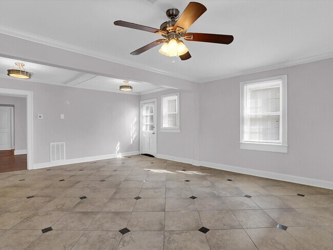 Building Photo - 1840 Manila Ave