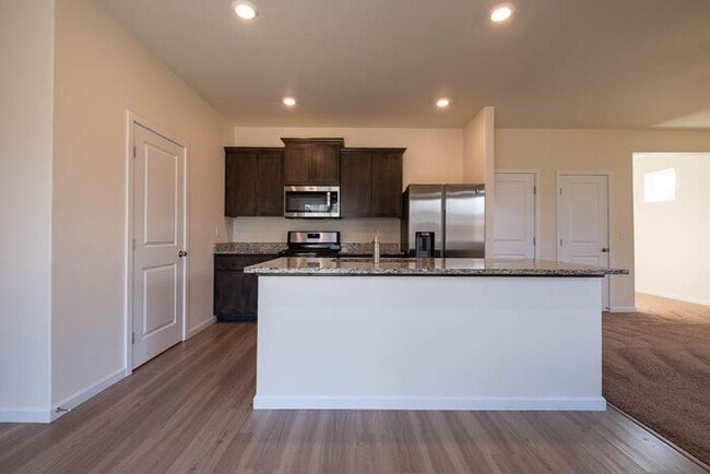Building Photo - Spacious Newer Home Ready for Move IN