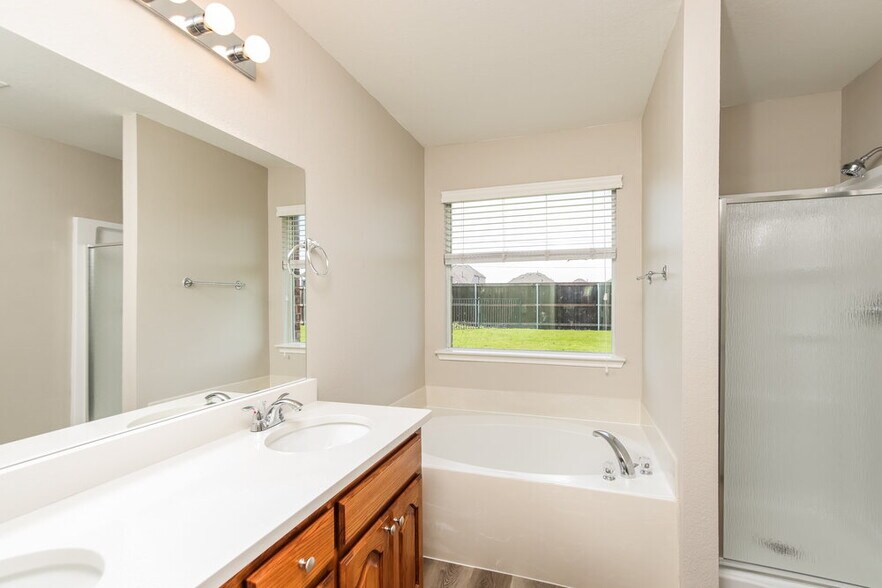 Building Photo - 2201 Woodberry Dr