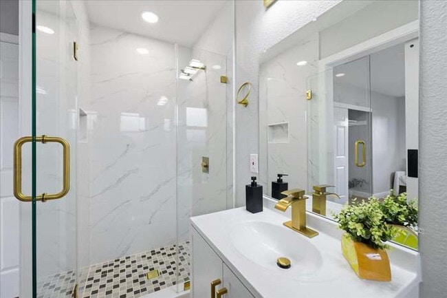 Building Photo - 4564 San Juan Ave