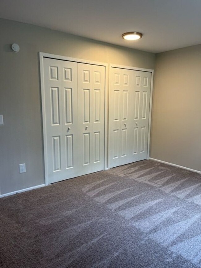 Building Photo - Charming, 2 bedroom/1 bath near Downtown Rochester!