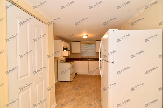 Building Photo - Updated 3 Bedroom House Near Surrey Center