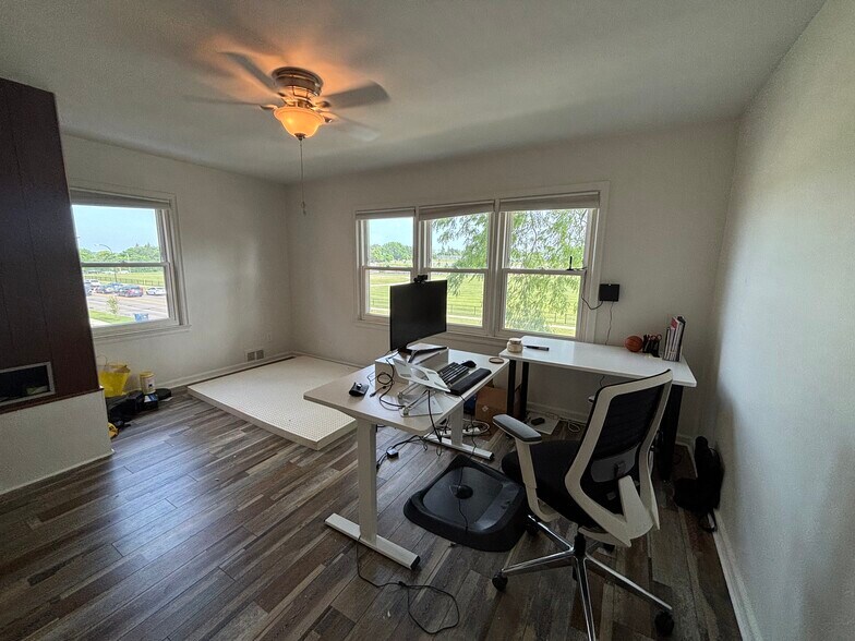Master bedroom - 506 W Stadium Blvd