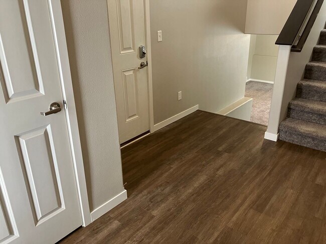 Building Photo - 4 Bed 2.5 Bath Single Family Home