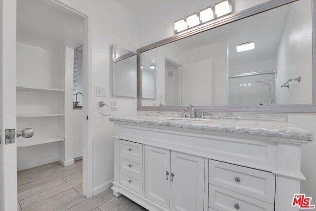 Building Photo - 8535 W Knl Dr