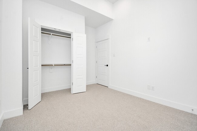 Building Photo - 778 W Tidwell Rd