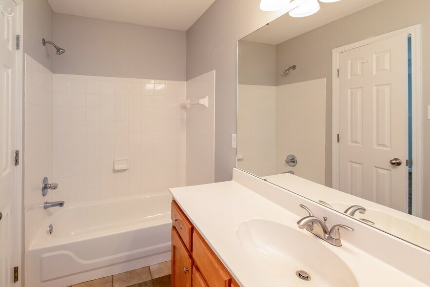 Building Photo - 9793 Dogwood Ct E
