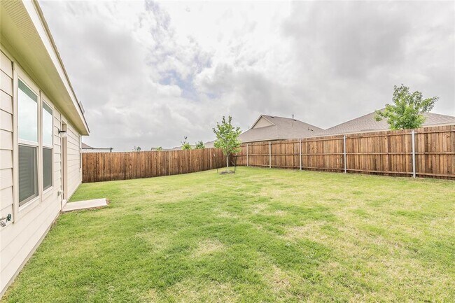 Building Photo - 1705 Avery Pointe Dr