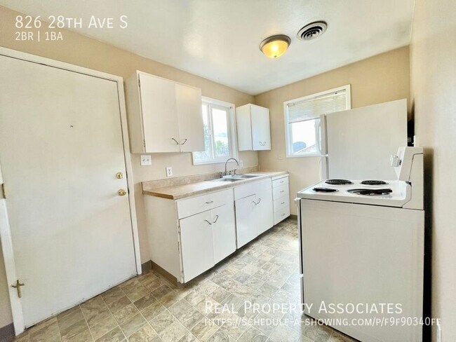 Building Photo - 826 28th Ave S