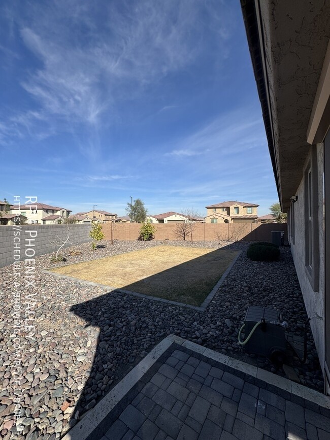 Building Photo - Luxury 4 bed / 3 bath home in Goodyear!