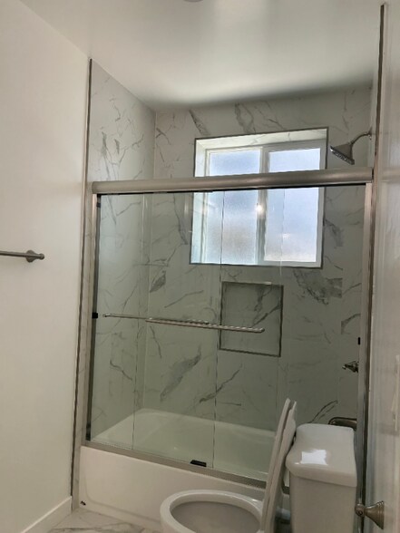 Building Photo - 3221-3223 W 73rd St