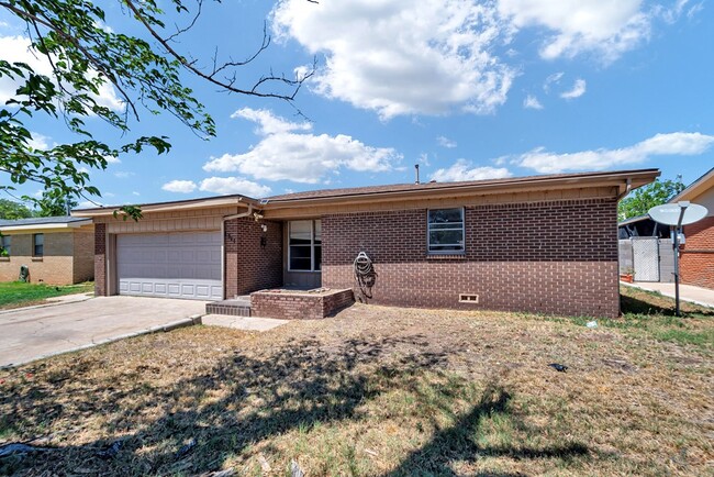 Building Photo - 1311 E 52nd St