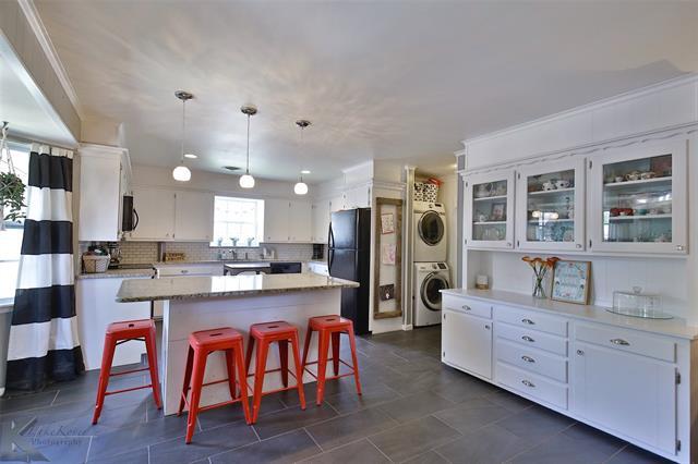 Building Photo - 2132 Sylvan Dr