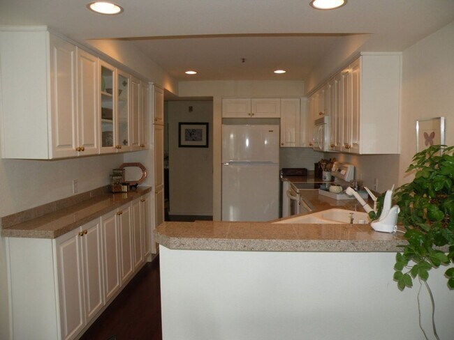 Building Photo - 2 Bed 3 Bath Condo at Galleria in the Hear...