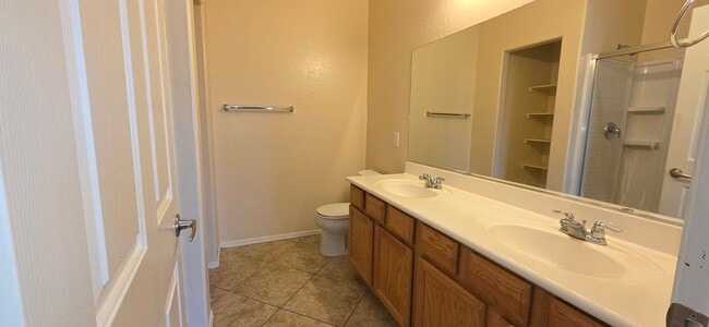 Building Photo - Sky Pointe Dr