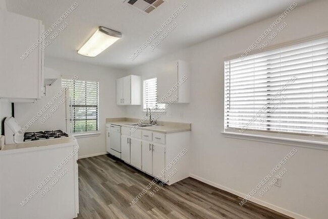 Building Photo - 1303 Dominique Dr