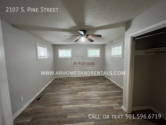 Building Photo - 2107 S Pine St