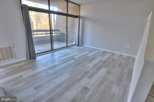 Building Photo - 2110 Green Watch Way