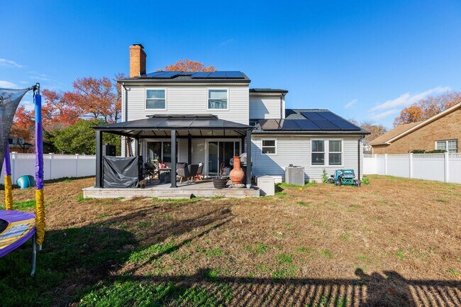 Building Photo - Cox High school! Close to Beach, Base, sho...