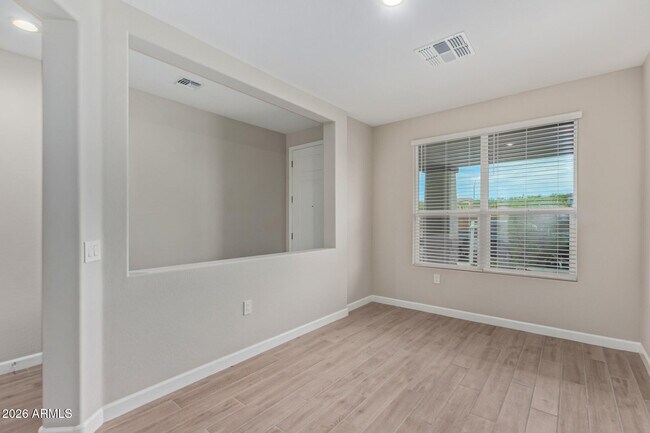 Building Photo - 2035 E Northwood Dr