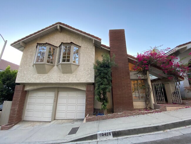 Building Photo - 10408 Summer Holly Cir