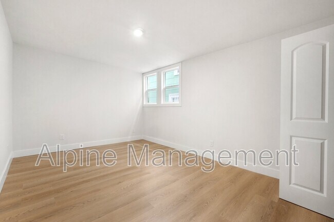 Building Photo - 830A 47th Street