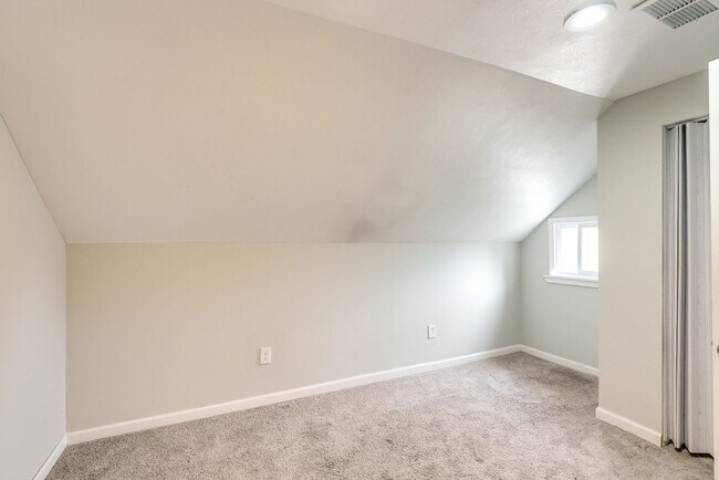 Building Photo - 1212 Rowley Ave