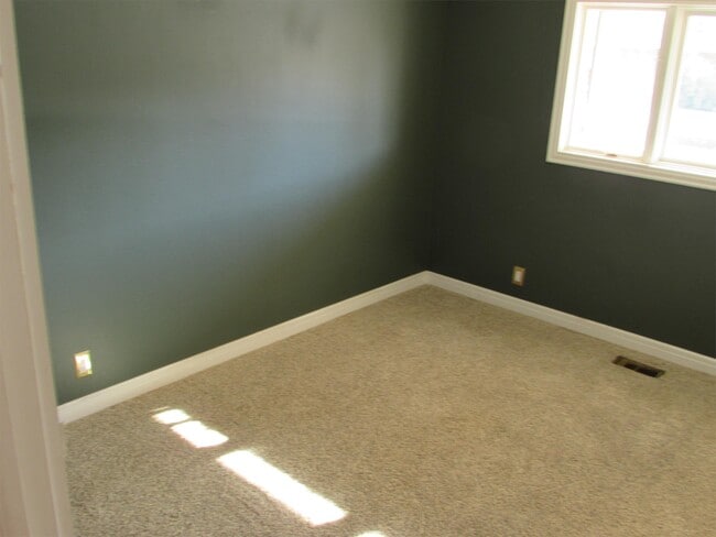 Building Photo - 745 E Three Fountains Cir
