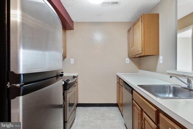 Building Photo - 2206 Aspen Dr