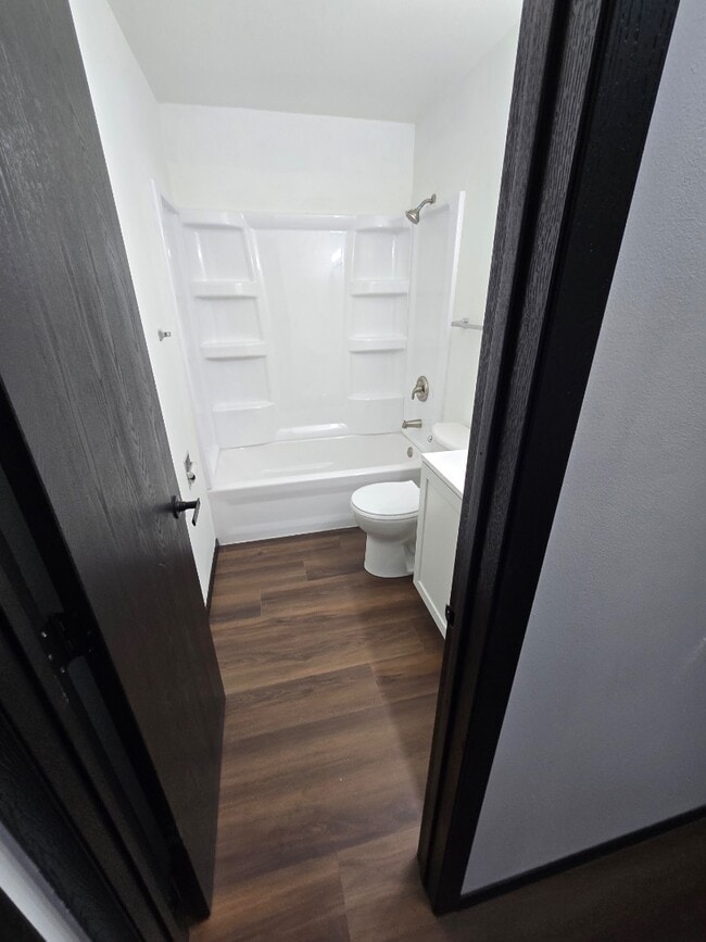 Building Photo - 1415 W Kamps Ave