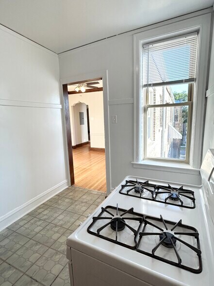 Building Photo - 5234 N Rockwell St