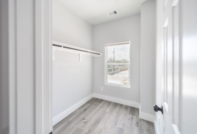 Building Photo - 6918 Tommye St