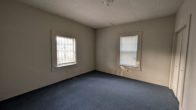 Building Photo - 3BR/2BA -- Deck, Separate Dining Room, In-Unit Laundry