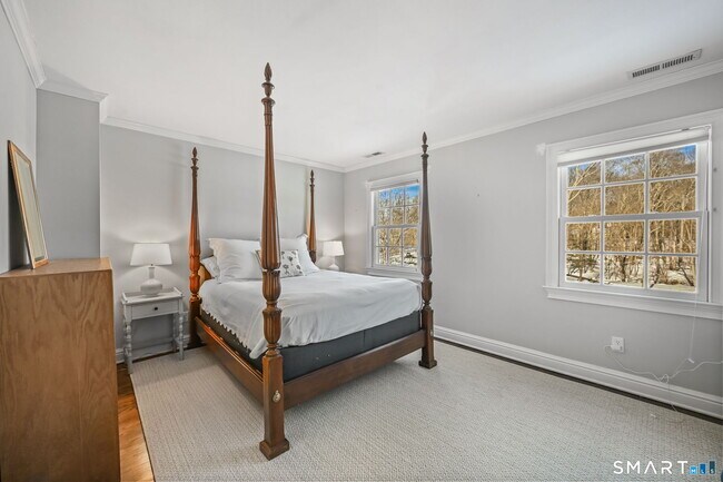 Building Photo - 61 Bittersweet Ln