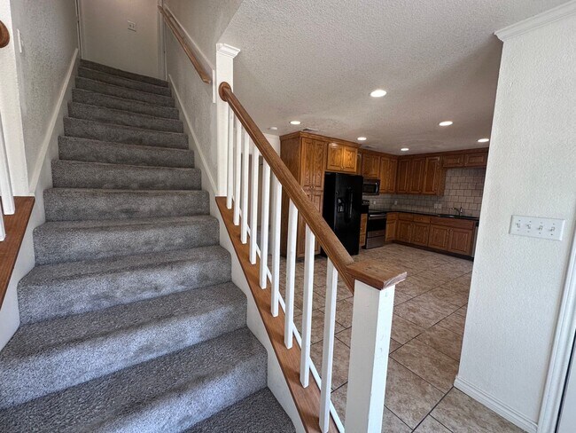 Building Photo - 5/5 House in Small Gated Community Near Ba...