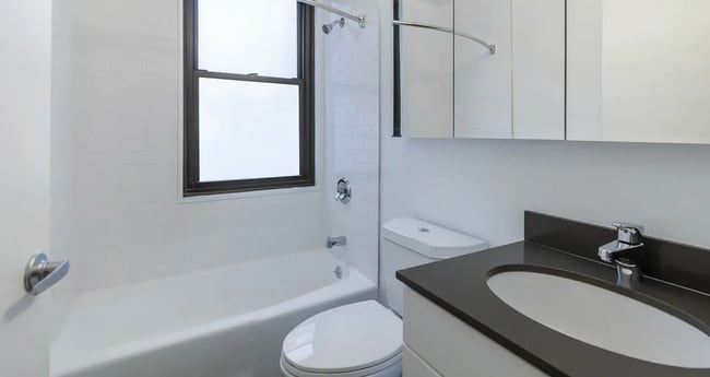 Building Photo - 242 E 26th St