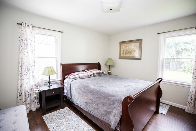 Building Photo - Beautifully updated two bedroom home in We...