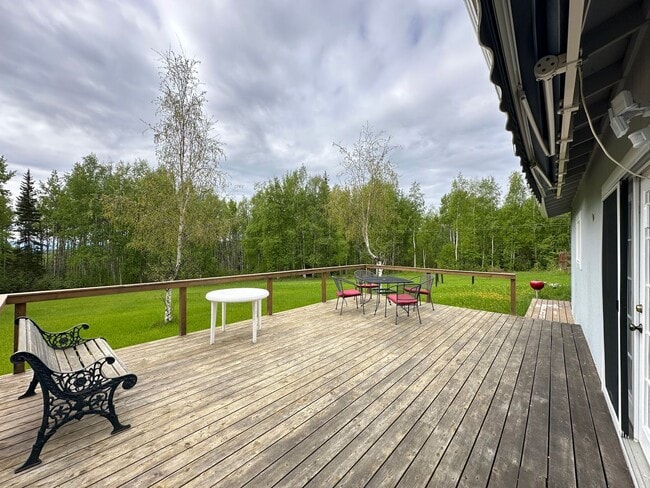 Building Photo - Fully Furnished 3BD/3BA Home with Solar Po...