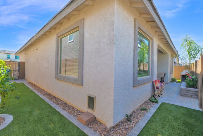 Building Photo - 9404 E Strobe Ave
