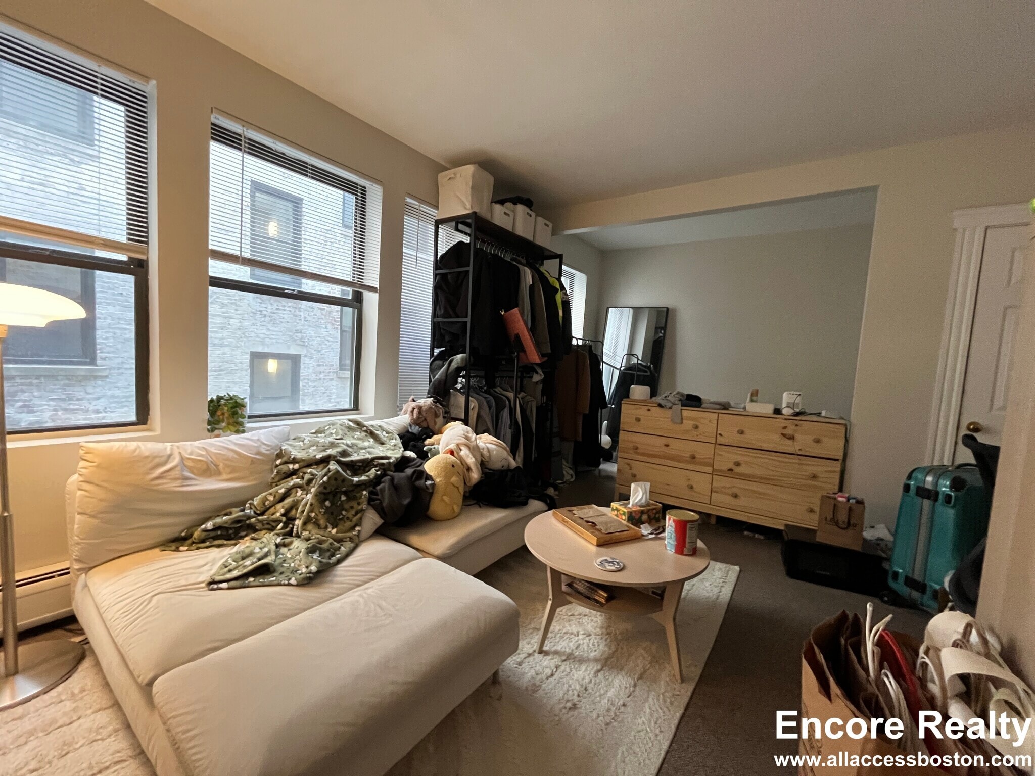 Building Photo - 843 Beacon St