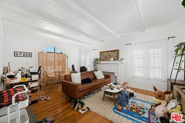 Building Photo - 8546 Saturn St