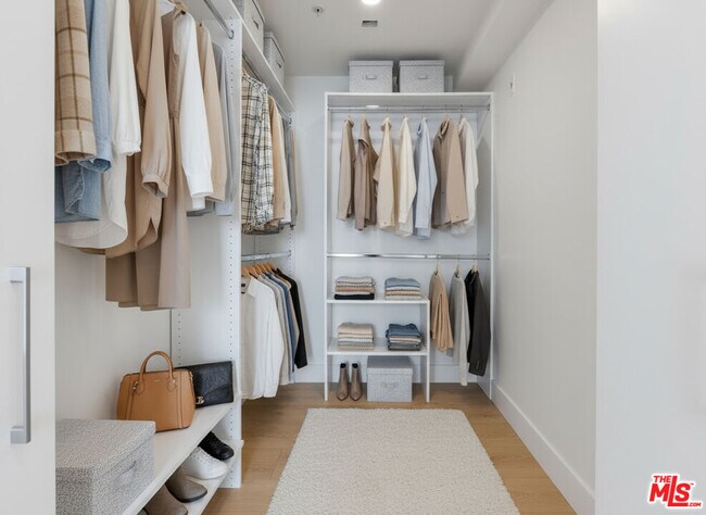 Building Photo - 8561 Belmont St