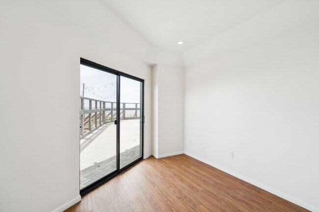 Building Photo - Ocean front on Del Playa Dr.