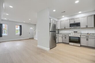 Building Photo - 15 N Abington Ave