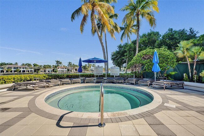 Building Photo - 21150 Point Pl