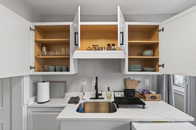 Building Photo - 3553 Dupont Ave S